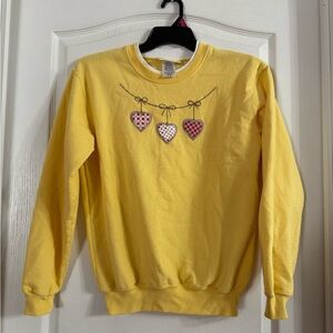 Country Store Yellow Sweatshirt Three Heart Design Cottagecore M Jan-61